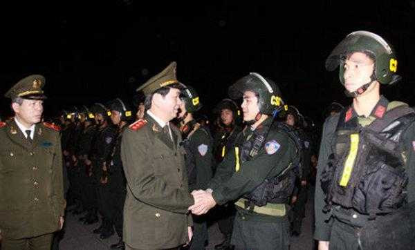 Bộ trưởng Trần Đại Quang kiểm tra công tác ứng trực, sẵn sàng chiến đấu của Công an các đơn vị, địa phương. Động viên tinh thần chủ động vì nhân dân phục vụ của chiến sĩ công an cả nước