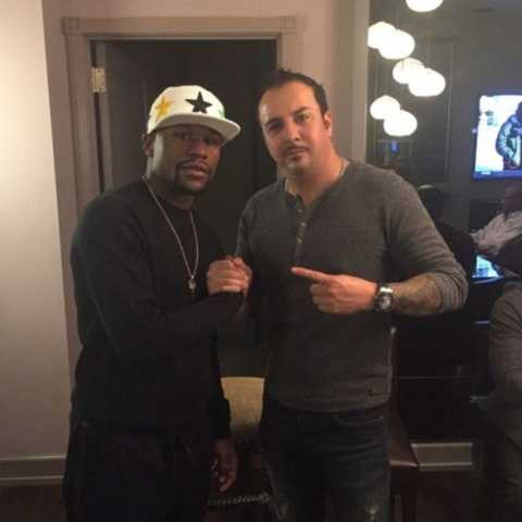 Anh có quan hệ gắn bó với nhiều tay chơi có tiếng