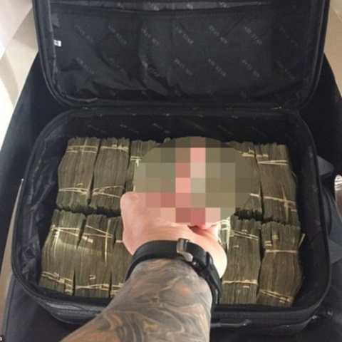 Tony Toutouni kiếm được rất nhiều tiền từ việc kinh doanh hộp đêm và các quán bar