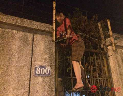 Những thanh niên đột nhập vào nhà ma trên đường Kim Mã vào tối ngày 16/8.