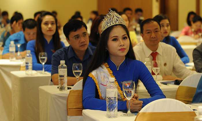 Hoa khôi Nữ sinh viên Việt Nam duyên dáng 2014 Hoàng Thị Phương Thảo chia sẻ: Cuộc thi đã mang tới cho cô thêm những người bạn mới và nhiều cơ hội trải nghiệm, tham gia các hoạt động vì cộng đồng.