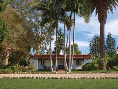 Kiến trúc của biệt thự là sự kết hợp giữa cổ điển và hiện đại