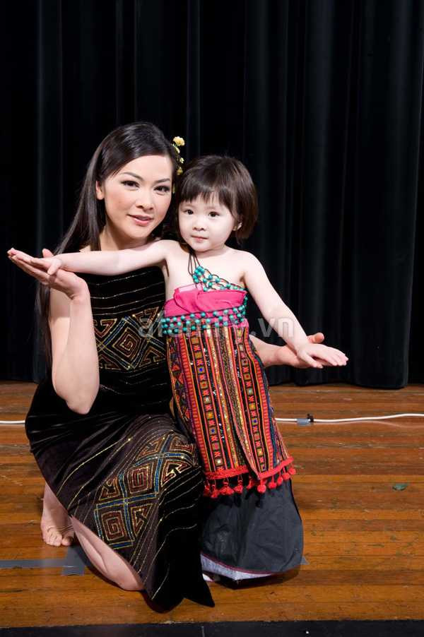 Như Quỳnh rất hay đưa con gái lên sân khấu.