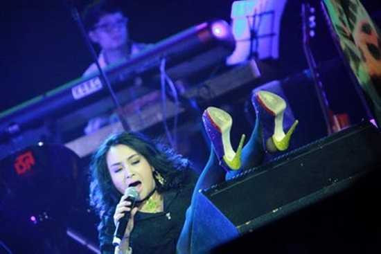 ngã trên sân khấu