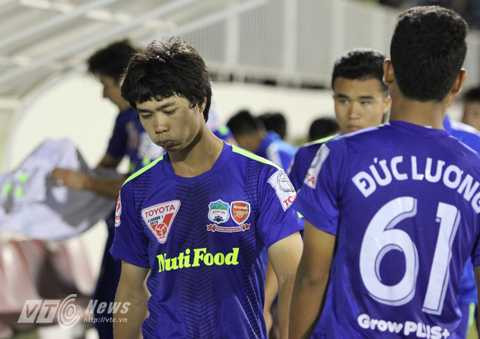 Công Phượng không nằm trong top 10 cầu thủ 'cày' nhiều nhất V-League nhưng là một trong những cầu thủ thi đấu nhiều nhất bóng đá Việt Nam thời gian qua. Công Phượng không nằm trong top 10 cầu thủ 'cày' nhiều nhất V-League nhưng là một trong những cầu thủ thi đấu nhiều nhất bóng đá Việt Nam thời gian qua.