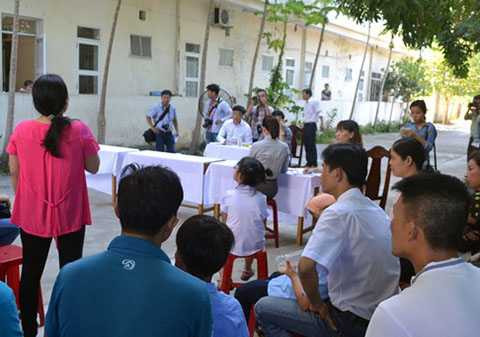 Hàng trăm, phụ huynh, phản đối, tách trường, thiếu minh bạch, Đà Nẵng, Liên Chiểu