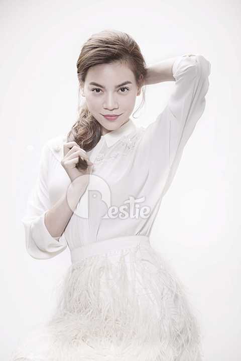 Sự sang trọng toát lên từ chính thần thái và phong cách của Hồ Ngọc Hà. 