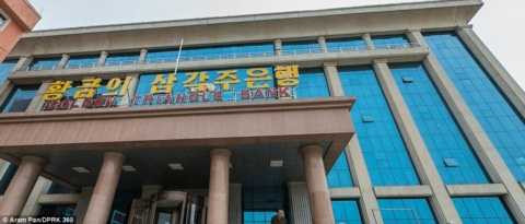 Ngân hàng Golden Triangle đứng sừng sững một mình Ngân hàng Golden Triangle đứng sừng sững một mình