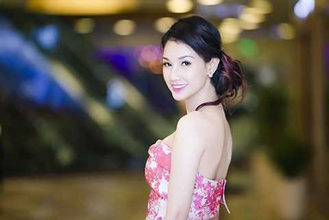 Nữ MC tiết lộ rằng đây là khoảng thời gian tham việc của cô, để thỏa niềm đam mê và bù đắp lại thời gian tạm ngưng hoạt động nghệ thuật trước đây. (Photo: Huy Bình)