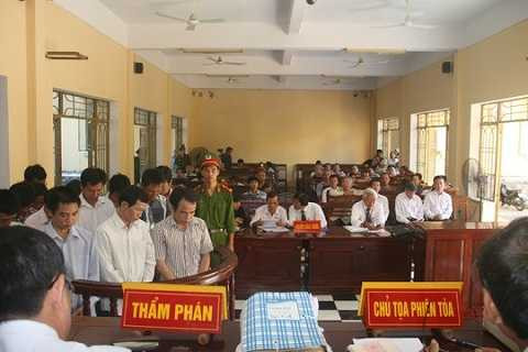 Phiên tòa thu hút khá đông người tham dự Phiên tòa thu hút khá đông người tham dự