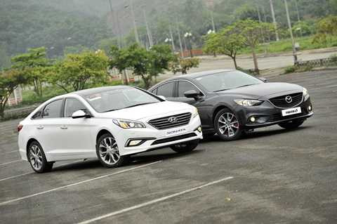 Hyundai Sonata 2015 và Mazda 6 2014 là 2 đại diện cho phong cách trẻ trung, hiện đại nhưng cũng vẫn đảm bảo chất lịch lãm trong phân khúc xe class D, bên cạnh sự trung tính có phần nhàm chán của ông trùm Toyota Camry. 