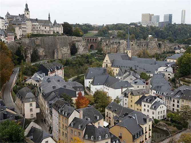 11. Luxembourg - một thành phố hay thực chất là một quốc gia nhỏ nằm sát Bỉ, được xem là một trung tâm tài chính và thu hút rất nhiều công nhân quốc tế.