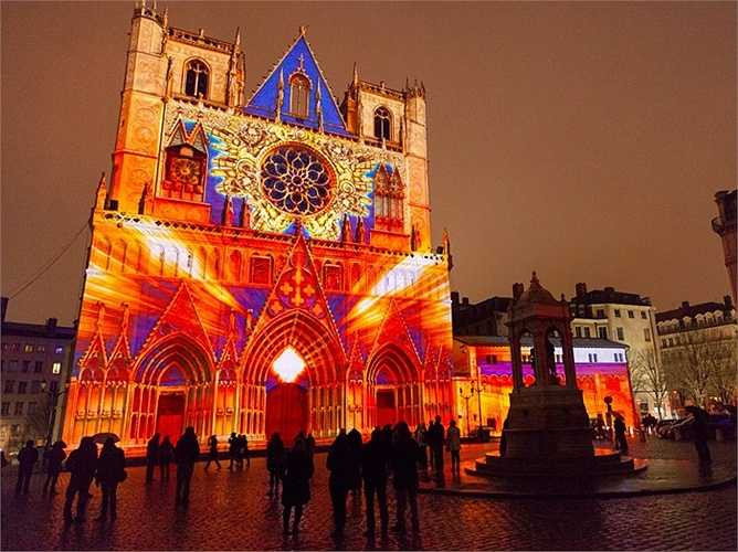 16. Lyon - thành phố thứ hai của Pháp có trong danh sách, tăng từ thứ 33 đến thứ 30 trong top 50 thành phố đáng sống nhất thế giới.