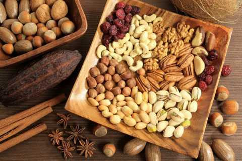 chỉ nên mua những loại hạt chưa qua sấy khô và tẩm gia vị