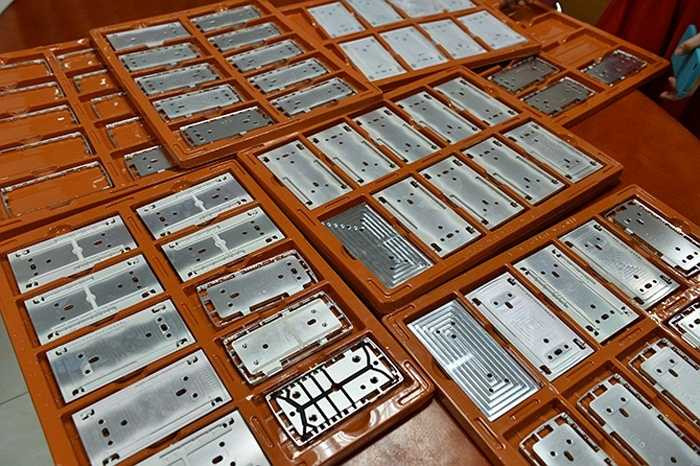 Bộ khung Bphone, nhìn thì đơn giản nhưng kỳ thực để tạo ra được nó cần quá nhiều công đoạn 