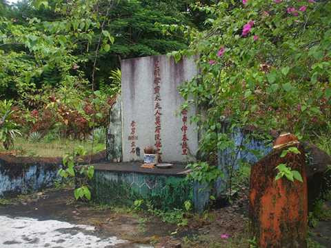 Mộ hiện nay của bà Hiếu Túc nằm trong quần thể khu mộ dòng họ Mạc Mộ hiện nay của bà Hiếu Túc nằm trong quần thể khu mộ dòng họ Mạc