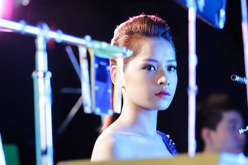 Chi Pu chuyển từ hot girl xinh xắn ...