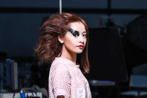 ... với lớp hoá trang cá tính ...