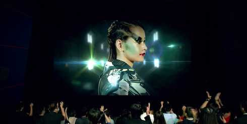 ... thành nữ chiến binh ngoài trái đất.