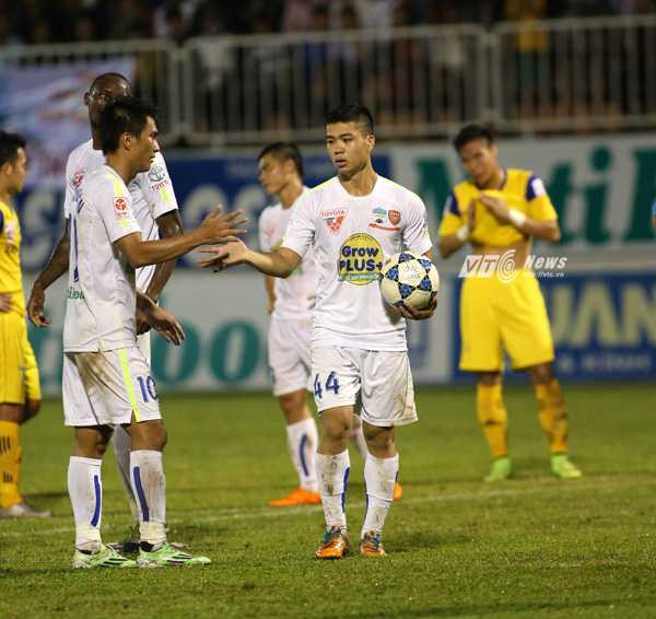 Công Phượng nhận nhiệm vụ đá 11m