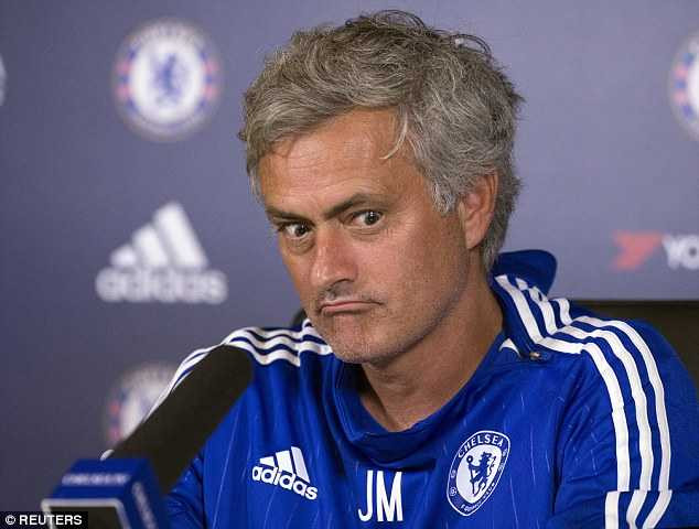Mourinho gạt bỏ mê tín, mơ ăn ba cùng Chelsea