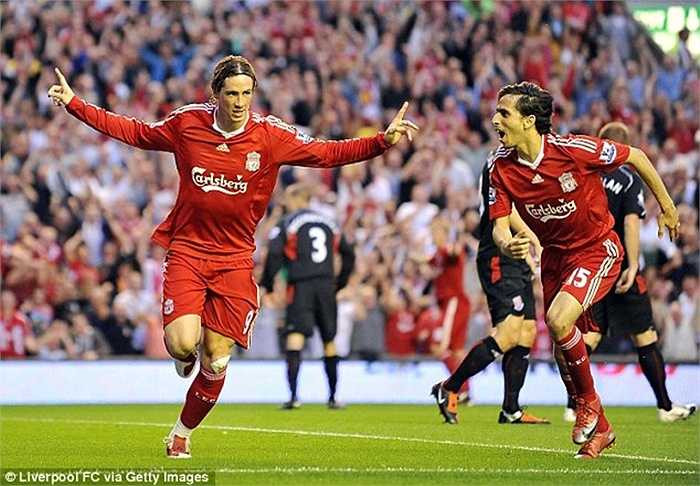 Nổi không kém là Fernando Torres. Anh thi đấu cho Liverpool từ 2007 đến 2011, và Chelsea từ 2011 đến 2015, trước khi trở về Atletico