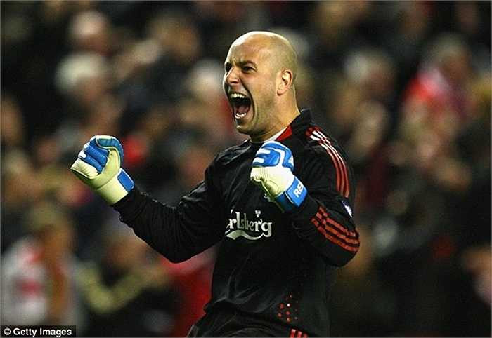 Một thành viên khác của lò La Masia, thủ thành Pepe Reina cũng từng có 9 năm đáng nhớ kể từ năm 2005 trong màu áo Liverpool
