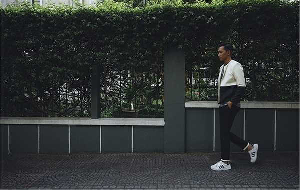 Gần đây anh liên tục ghi điểm bởi gu thẩm mĩ trong phong cách và gặt hái được nhiều thành công trên con đường sự nghiệp, được biết anh đã lấn sân sang điện ảnh với vai diễn đầu tay trong phim '12 chòm sao - vẽ đường cho yêu chạy' của đạo diễn trẻ Vũ Ngọc Phượng