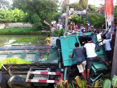 Hiện trường xảy ra vụ TNGT. Hiện trường xảy ra vụ TNGT.