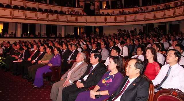 Ủy viên Bộ Chính trị, Trưởng Ban Tuyên giáo Trung ương Đinh Thế Huynh,; Phó Thủ tướng Vũ Đức Đam; Bộ trưởng Văn hóa, Thể thao và Du lịch Hoàng Tuấn Anh tham dự Lễ kỷ niệm