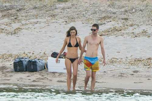 Cặp tình nhân vừa đi nghỉ mát với nhau