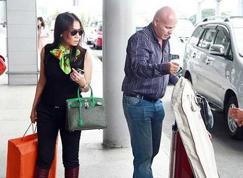 Chiếc túi Hermes da đà điểu trị giá 700 triệu đồng của Thu Minh. 