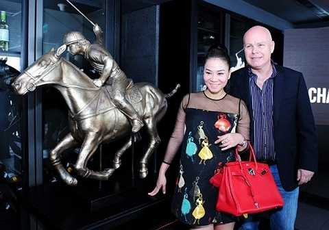 Thu Minh cho biết, sưu tập Hermes Birkin là một sở thích của cô. Nữ ca sĩ ưa chuộng mẫu túi này bởi tính tiện dụng, phù hợp cả đi sự kiện lẫn dạo phố và đựng được rất nhiều đồ. Không chỉ vậy, túi Hermes vô cùng bền và không bao giờ bị phai màu. 