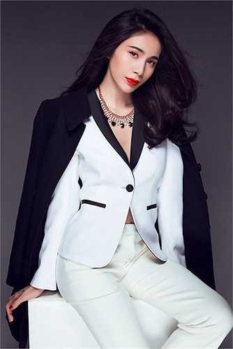 Bà xã Công Vinh được nhận xét là mỹ nhân dao kéo hoàn hảo nhất Việt Nam. 