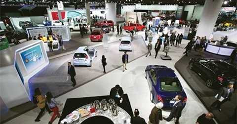 Các DN đang tính toán để tăng giá ô tô khi tỷ giá giữa VND so với USD được điều chỉnh tăng mạnh. Các DN đang tính toán để tăng giá ô tô khi tỷ giá giữa VND so với USD được điều chỉnh tăng mạnh.