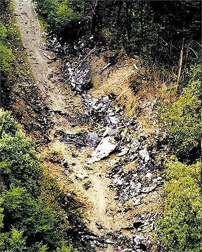 USAir 427. Chiếc máy bay này chỉ còn cách sân bay Pittsburgh vài dặm và đang trong quá trình hạ cánh khi phi công phát hiện ra những trục trặc kỹ thuật khi lượn vòng. Không may là họ không thể kịp thời sửa chữa và khiến US Air 427 đâm sâm vào khoảng đất bên cạnh một trung tâm thương mại đông đúc cướp đi mạng sống của 132 người