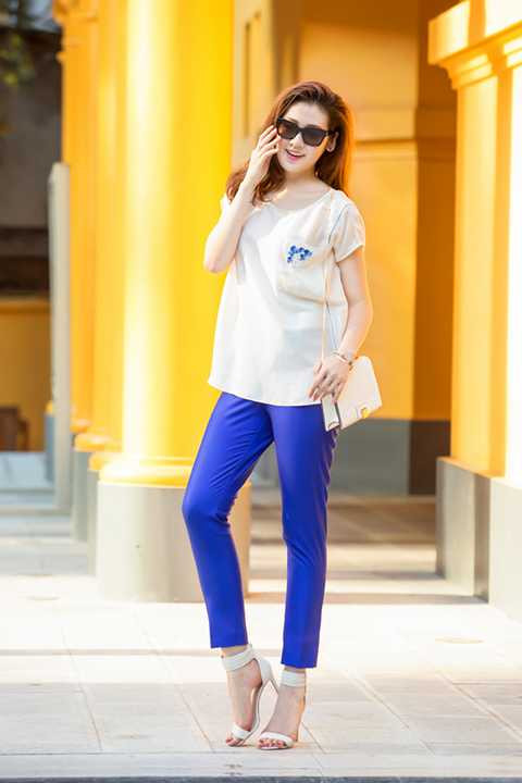 Bên cạnh công việc chính, Tú Anh vẫn kết hợp giữa việc đi sự kiện và tham gia các hoạt động từ thiện. Người đẹp được nhận xét là mỗi lúc một trẻ trung, xinh đẹp hơn.