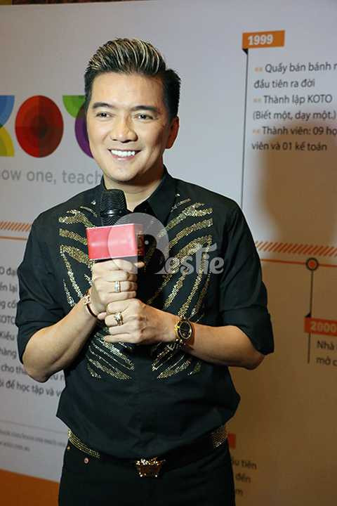 Là một người trưởng thành từ nghèo khó, nam ca sĩ đánh giá cao hoạt động ý nghĩa này. Thông qua việc mở rộng <a href='https://vtcnews.vn/giao-duc.538.0.html' >giáo dục</a>, sẽ tạo điều kiện để các bạn trẻ có cơ hội học tập và định hướng được công việc cũng như phát triển niềm đam mê. Với những kiến thức có được, sẽ là nền tảng vững chắc để các em tự tin bước vào đời.