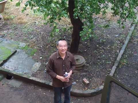 Ông Nguyễn Văn Đồng vui mừng sau khi được trả tự do. Ảnh: Nhất Nguyên