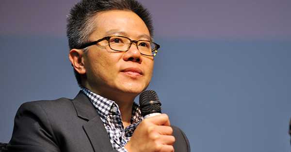 GS Ngô Bảo Châu chia sẻ trong buổi giao lưu tối 24/8 (Ảnh: DT)