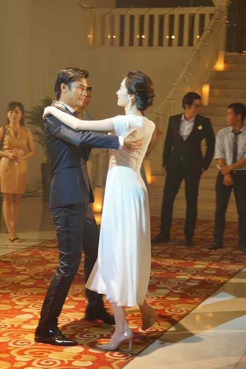 Và sự khổ luyện đã được đền đáp xứng đáng với khoảnh khắc ngọt ngào khi Hùng và Phương dìu nhau âm yếm trong điệu Valse dưới ánh mắt ngưỡng mộ của những người xung quanh