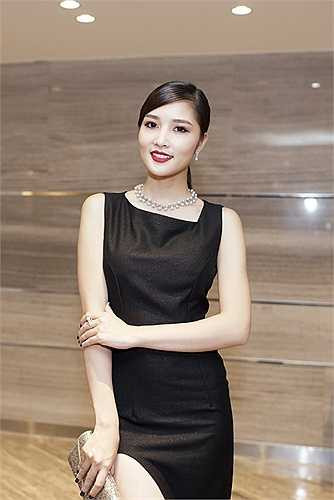 Triệu Thị Hà quyến rũ và đầy thu hút trong bộ váy đen khi tham dự đêm hòa nhạc đương đại tối 23/8 tại TP.HCM.