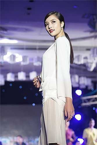 Ngắm Triệu Thị Hà sexy trong sự kiện tối qua.