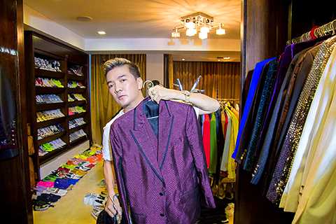 Là một người đam mê thời trang, nhất là thời trang cổ điển, vì vậy Mr.Đàm không gặp nhiều khó khăn khi lựa chọn trang phục cho mình.