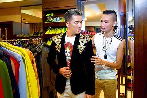 Nam ca sĩ sẽ cùng sánh đôi với siêu mẫu Thanh Hằng trong mẫu đồ cưới và trang sức được thiết kế đặc biệt.