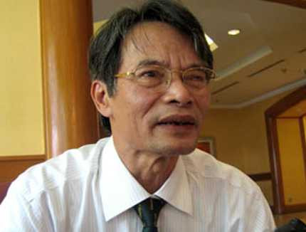 TS Lê Xuân Nghĩa cho rằng chẳng dại gì giữ USD 7-8 tháng để được nửa điểm phần trăm.