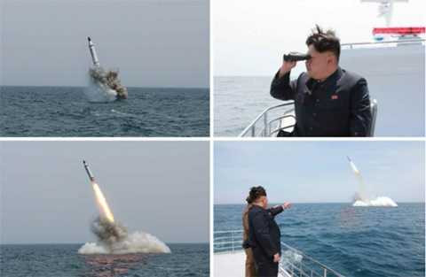 Hình ảnh được cho là Chủ tịch Kim Jong-un thị sát thử nghiệm bắn tên lửa từ tàu ngầm Hình ảnh được cho là Chủ tịch Kim Jong-un thị sát thử nghiệm bắn tên lửa từ tàu ngầm
