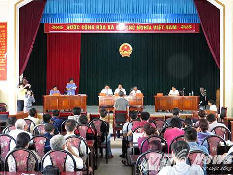 Quang cảnh phiên toàn hình sự sơ thẩm, xét xử vụ án cháy chợ Phố Hiến (Hưng Yên), xảy ra tháng 3/2014 - Ảnh MK Quang cảnh phiên toàn hình sự sơ thẩm, xét xử vụ án cháy chợ Phố Hiến (Hưng Yên), xảy ra tháng 3/2014 - Ảnh MK