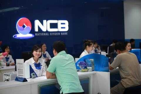 NCB tặng quà tri ân mọi khác hàng đến giao dịch nhân dịp sinh nhật lần thứ 20