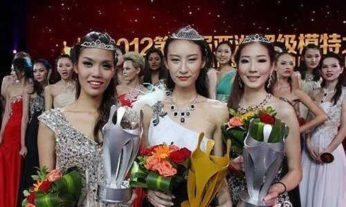 Ba người đẹp đăng quang trong Siêu mẫu châu Á với nhan sắc chỉ ở mức trung bình. Nhiều ý kiến cho rằng các cuộc thi hoa hậu đang ngày một mất giá. Với sự mở rộng của các cuộc thi, tính chất nghiêm túc và sự chọn lọc khắt khe đã giảm dần. Thay vì việc hút sự quan tâm bằng các thí sinh xinh đẹp, có chất lượng thực sự, nhiều ban tổ chức đang thương mại hóa các cuộc thi bằng nhiều hình thức.